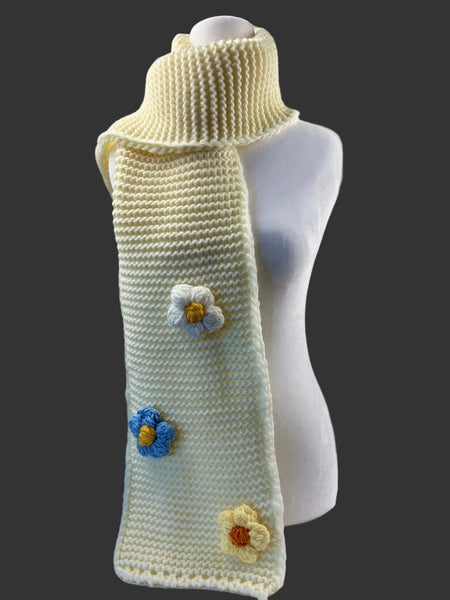 White Vintage  Style Knitted Daisy Flower Scarf