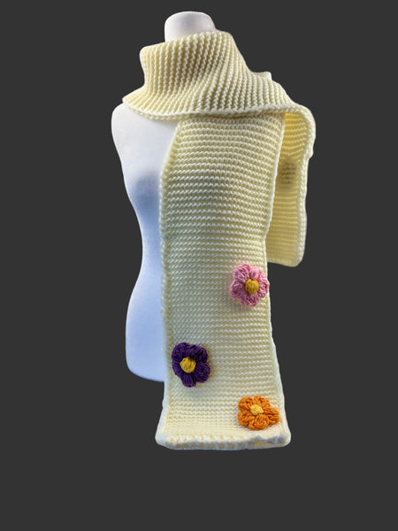 White Vintage  Style Knitted Daisy Flower Scarf